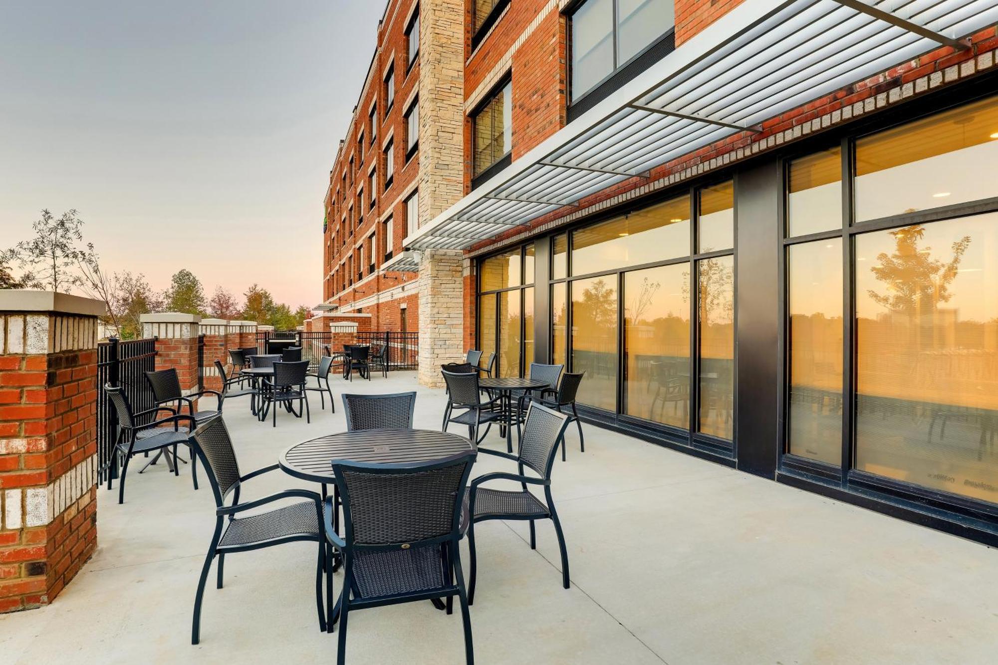 Holiday Inn Express Holly Springs - Raleigh Area By Ihg Екстериор снимка