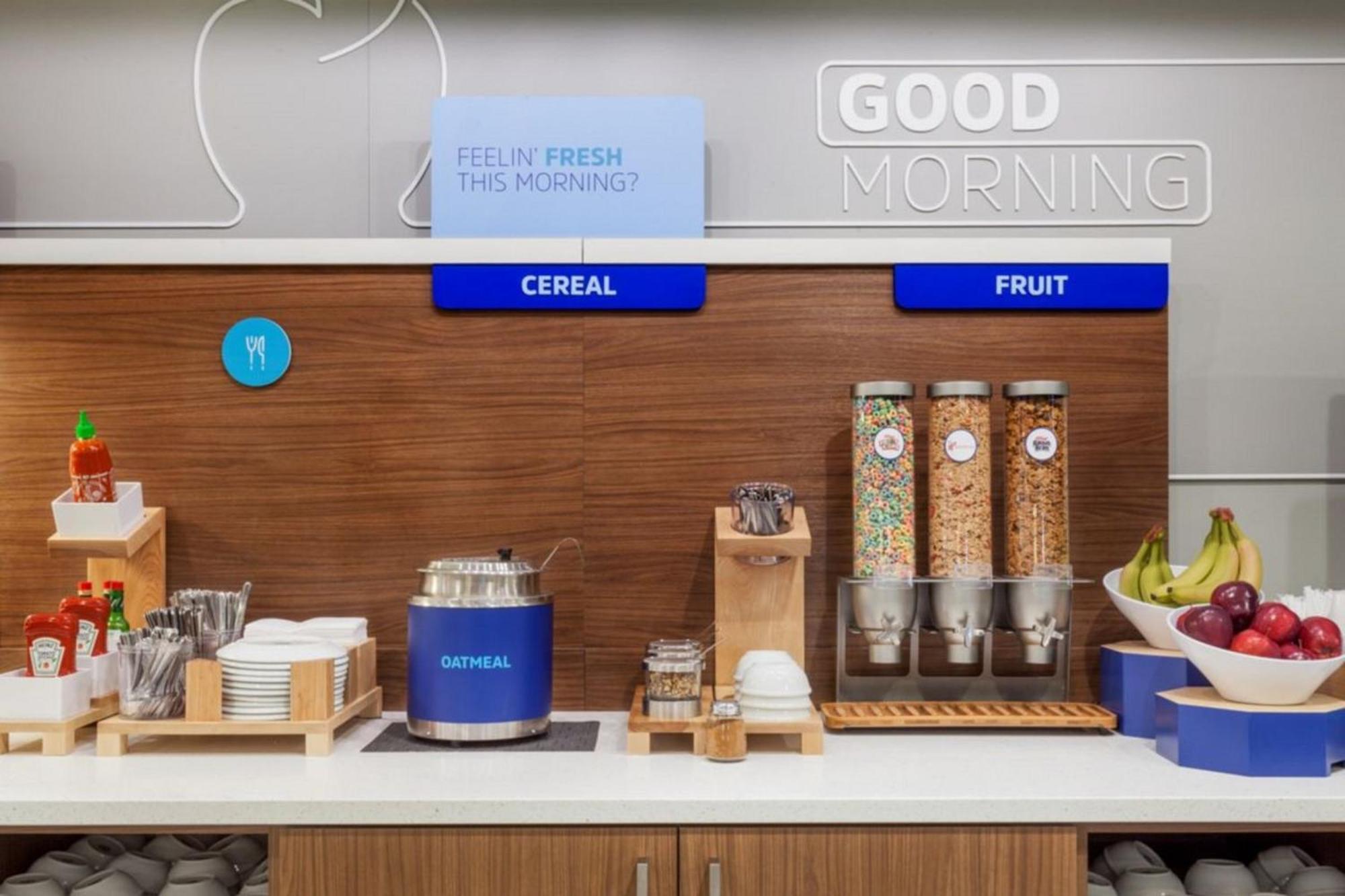Holiday Inn Express Holly Springs - Raleigh Area By Ihg Екстериор снимка