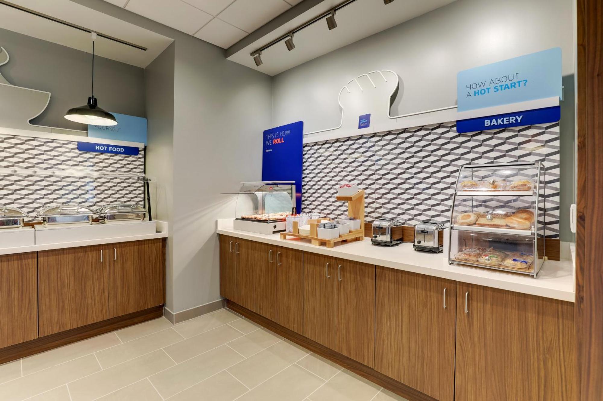 Holiday Inn Express Holly Springs - Raleigh Area By Ihg Екстериор снимка