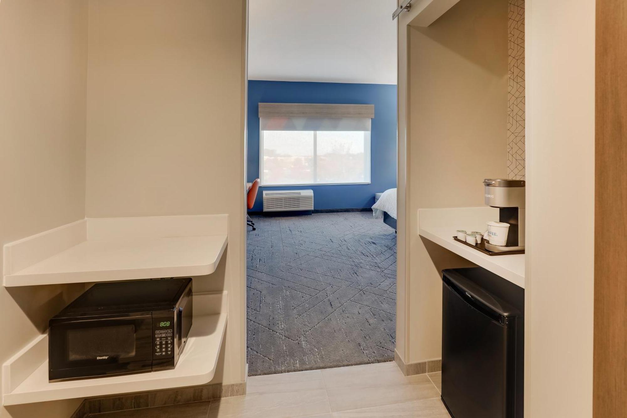 Holiday Inn Express Holly Springs - Raleigh Area By Ihg Екстериор снимка